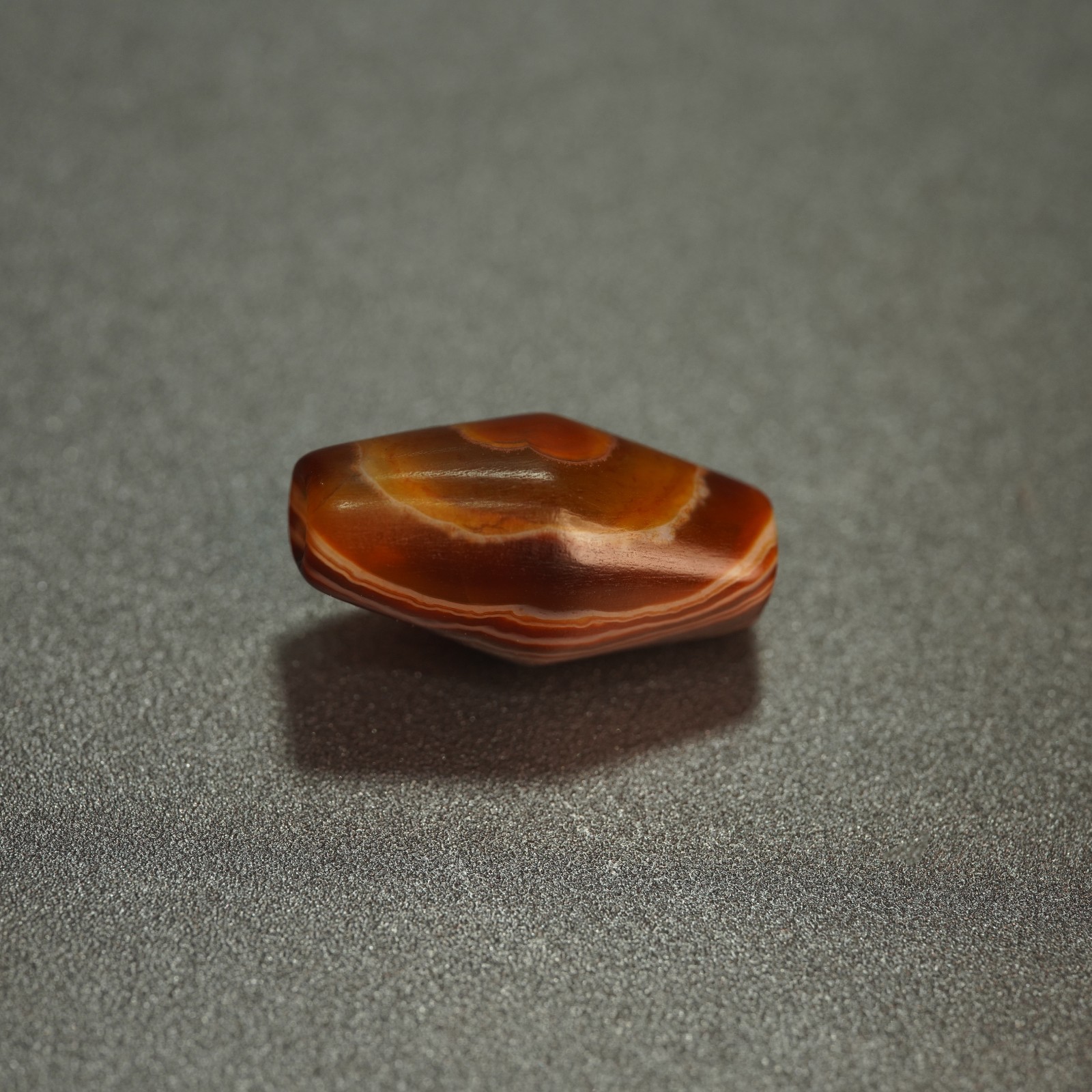 Fine agate bead with compact texture and delicate lines,excellent collection5.1g