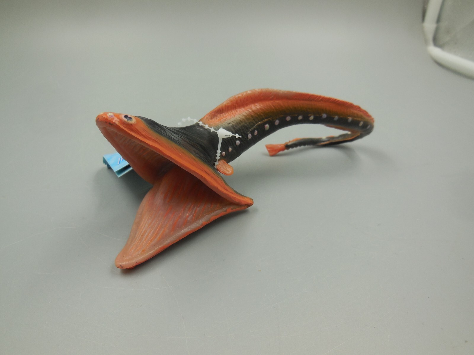 NEW 1997 SAFARI LTD. GLOW IN THE DARK GULPER EEL FISH FIGURINE / 6 INCHES LONG NEW 1997 SAFARI LTD. GLOW IN THE DARK GULPER EEL FISH FIGURINE / 6 INCHES LONG
