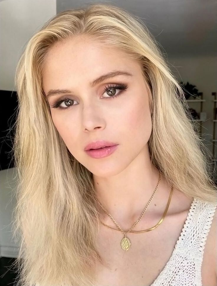 BEAUTIFUL ERIN MORIARTY 8X10 Photo BEAUTIFUL ERIN MORIARTY 8X10 Photo