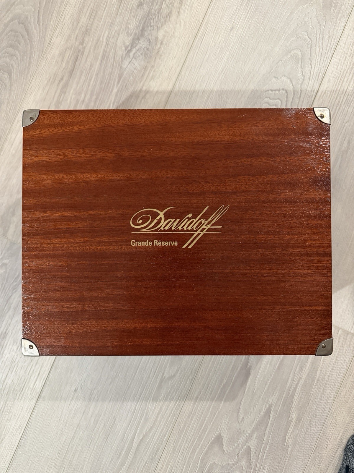Davidoff Grande Réserve - Beautiful Wood Cigar Humidor - Used Davidoff Grande Réserve - Beautiful Wood Cigar Humidor - Used
