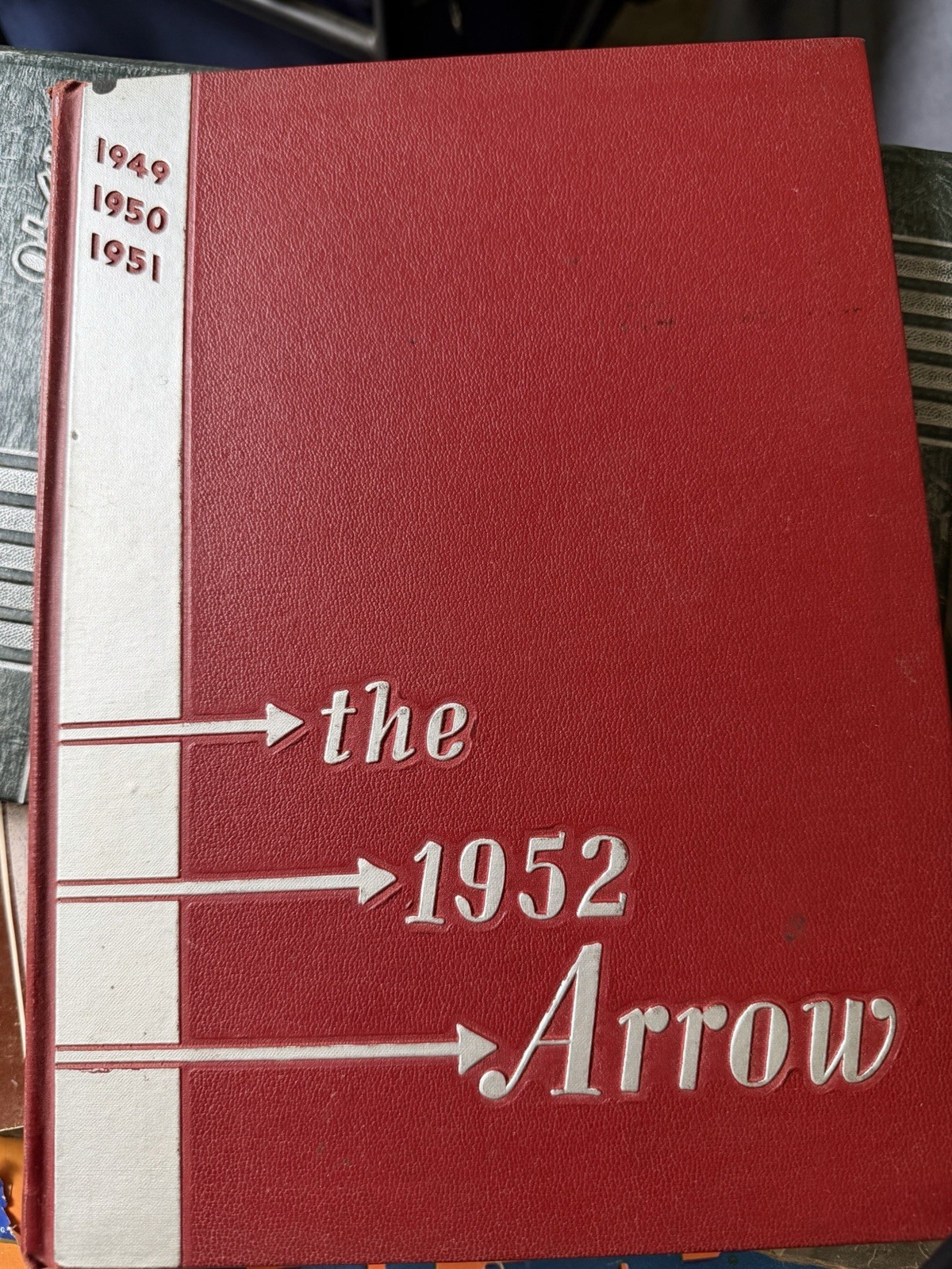 1952 \