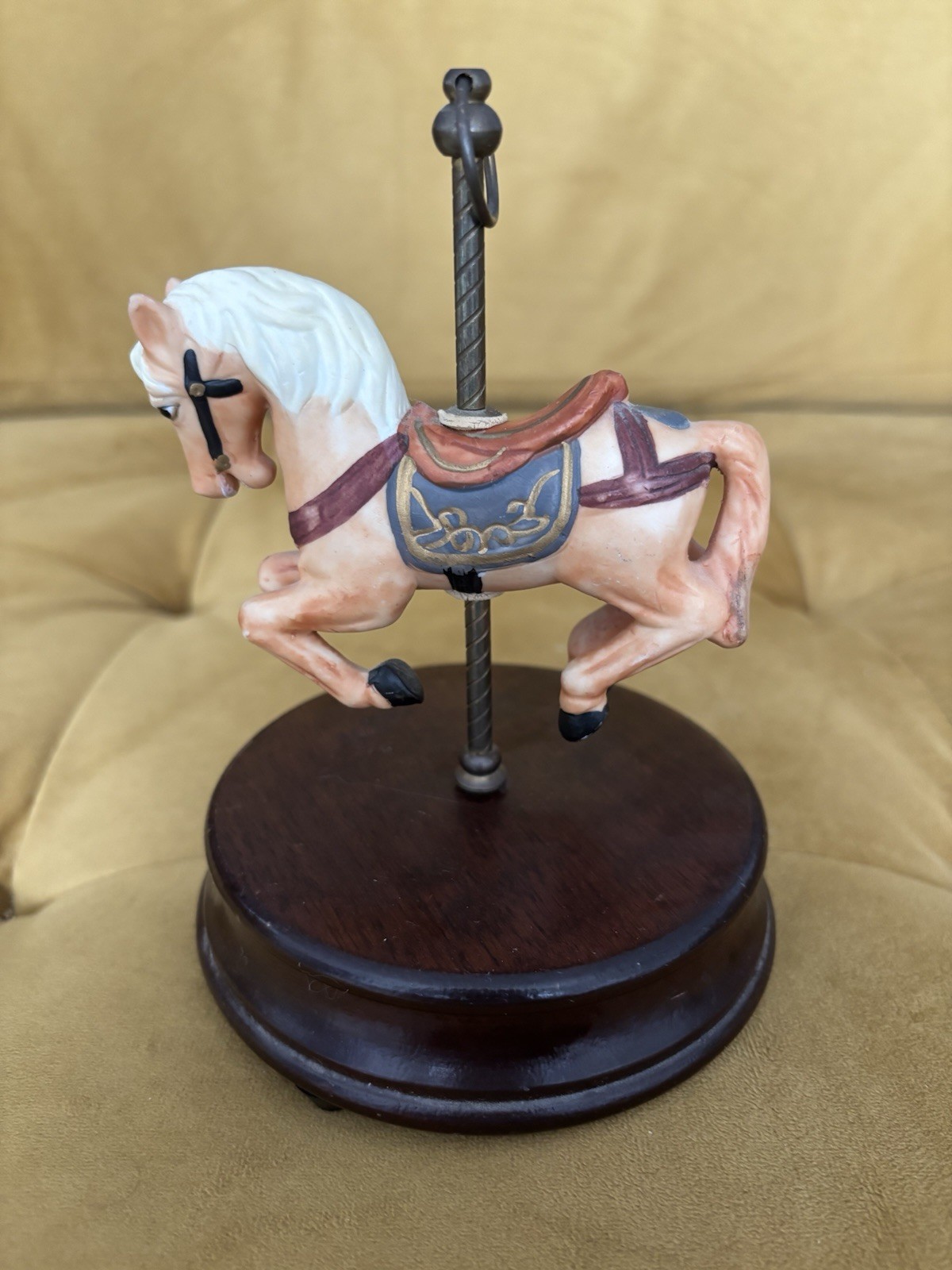 Vintage Porcelain and Wood Carousel Horse Music Box – Playing \ Vintage Porcelain and Wood Carousel Horse Music Box – Playing \