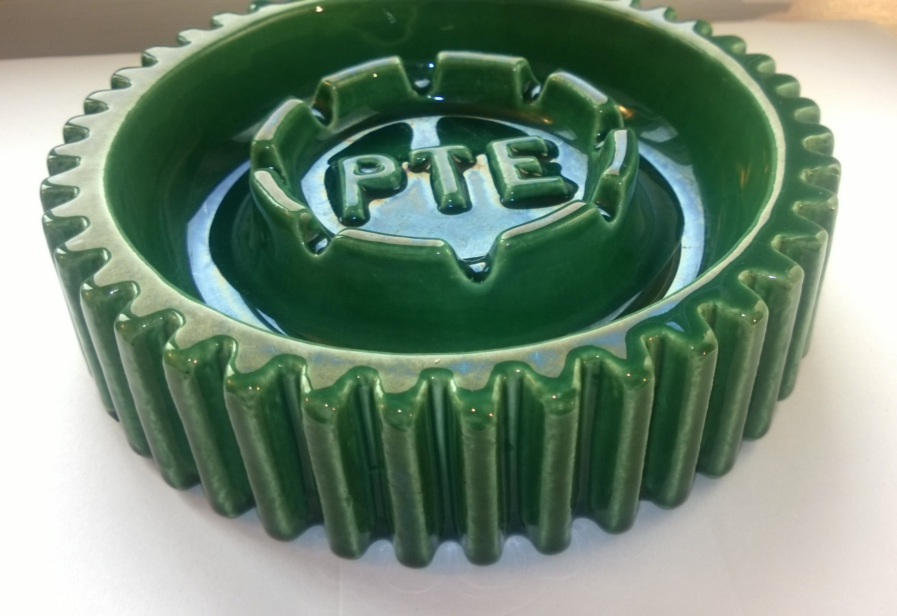 Vintage Haeger Green Glaze Cigar Ashtray MCM Transmission Gear Form