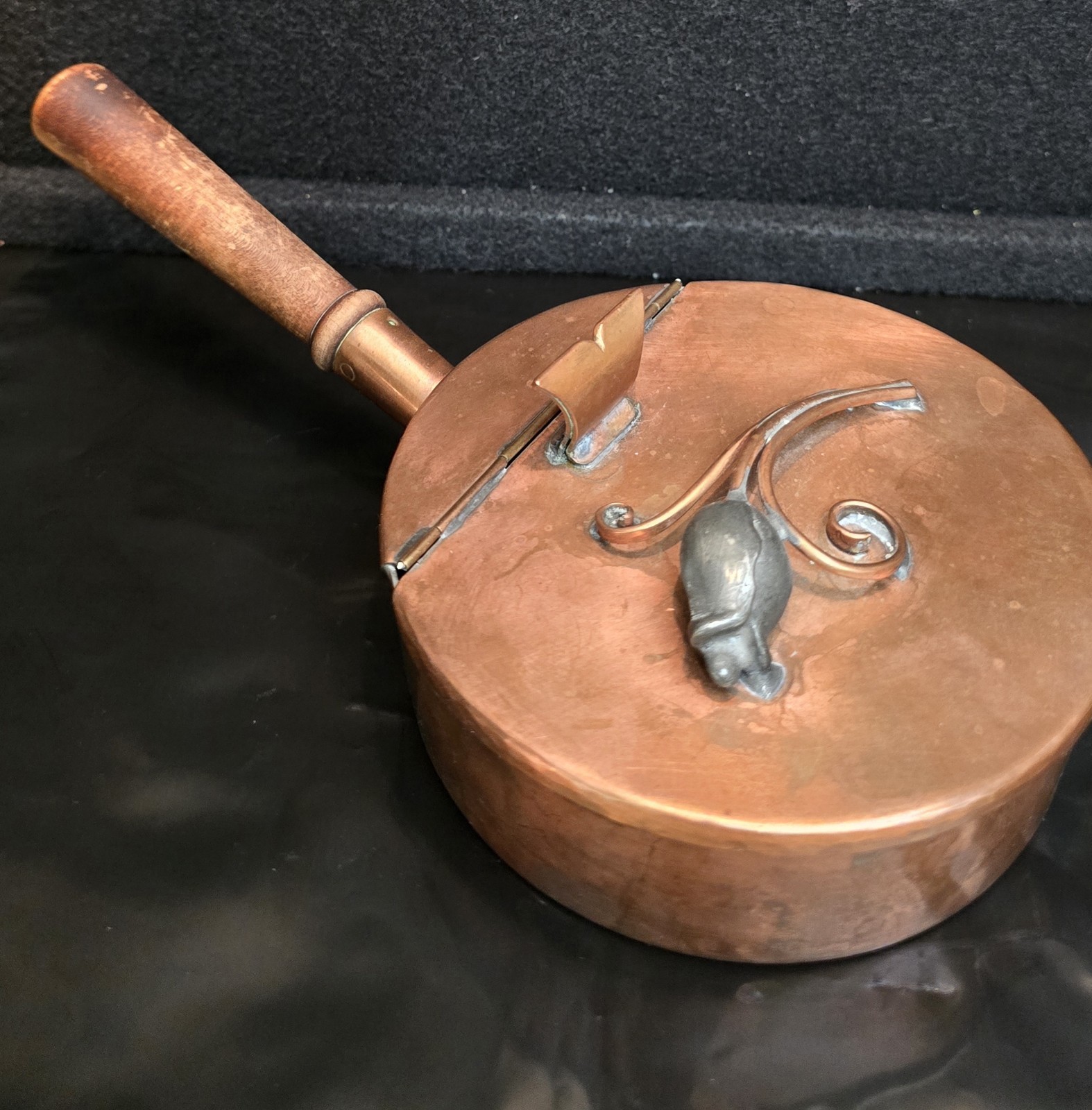 Vintage Sergei Nekrassoff Hammered Copper & Pewter Silent Crumber Ash Butler Vintage Sergei Nekrassoff Hammered Copper & Pewter Silent Crumber Ash Butler
