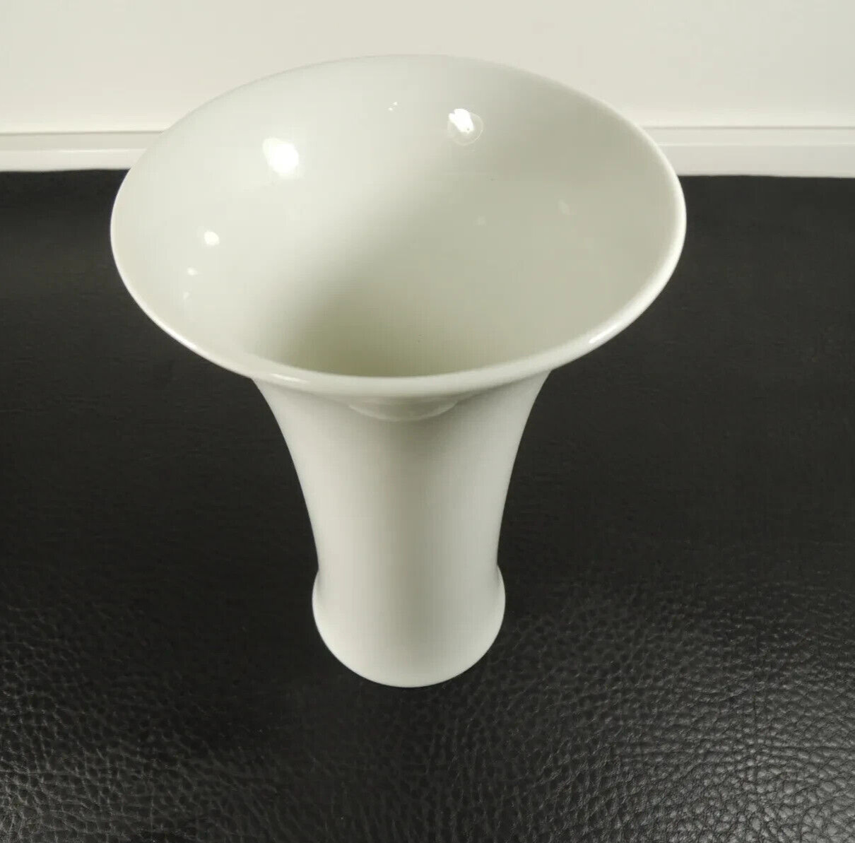 Augarten Wein VIENA Imperial Porcelain Trumpet Vase -6\ Augarten Wein VIENA Imperial Porcelain Trumpet Vase -6\