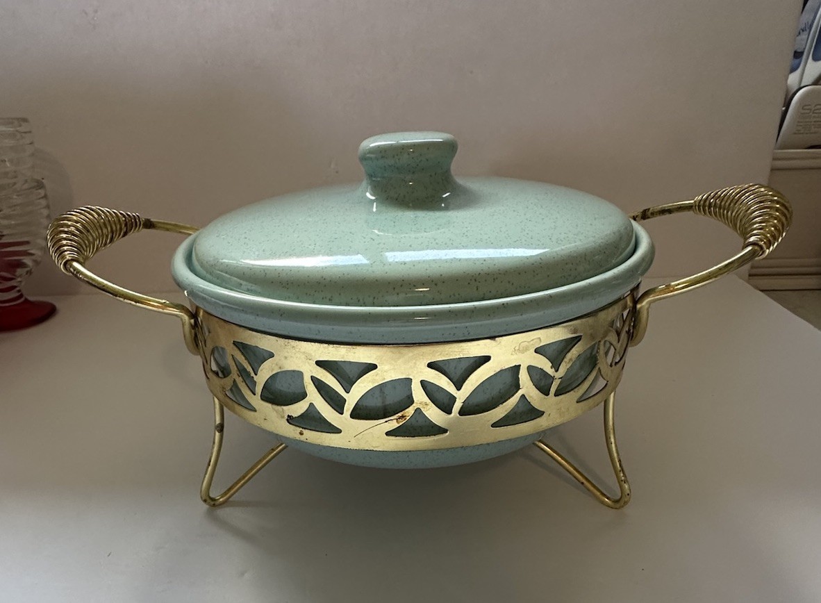 VTG MCM BAUER Robin’s Egg Blue Speckled Covered Casserole Dish w Brass Cradle