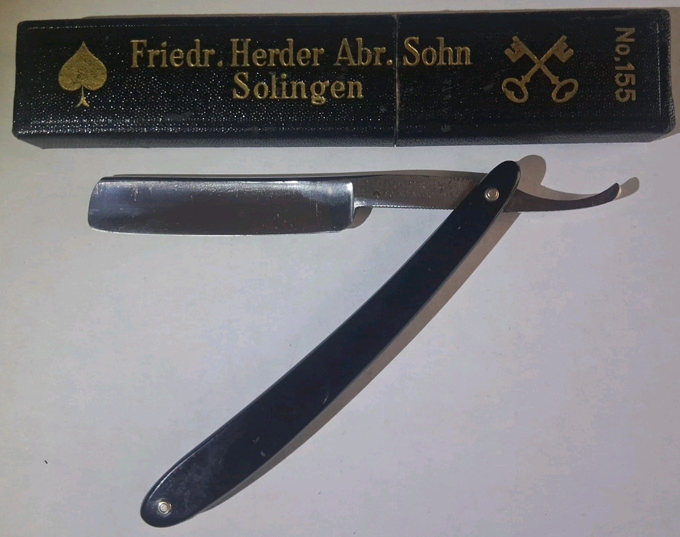 Rare NOS F. Herder Abr. Sohn Solingen 155 Straight Razor Spade & Cross Keys 