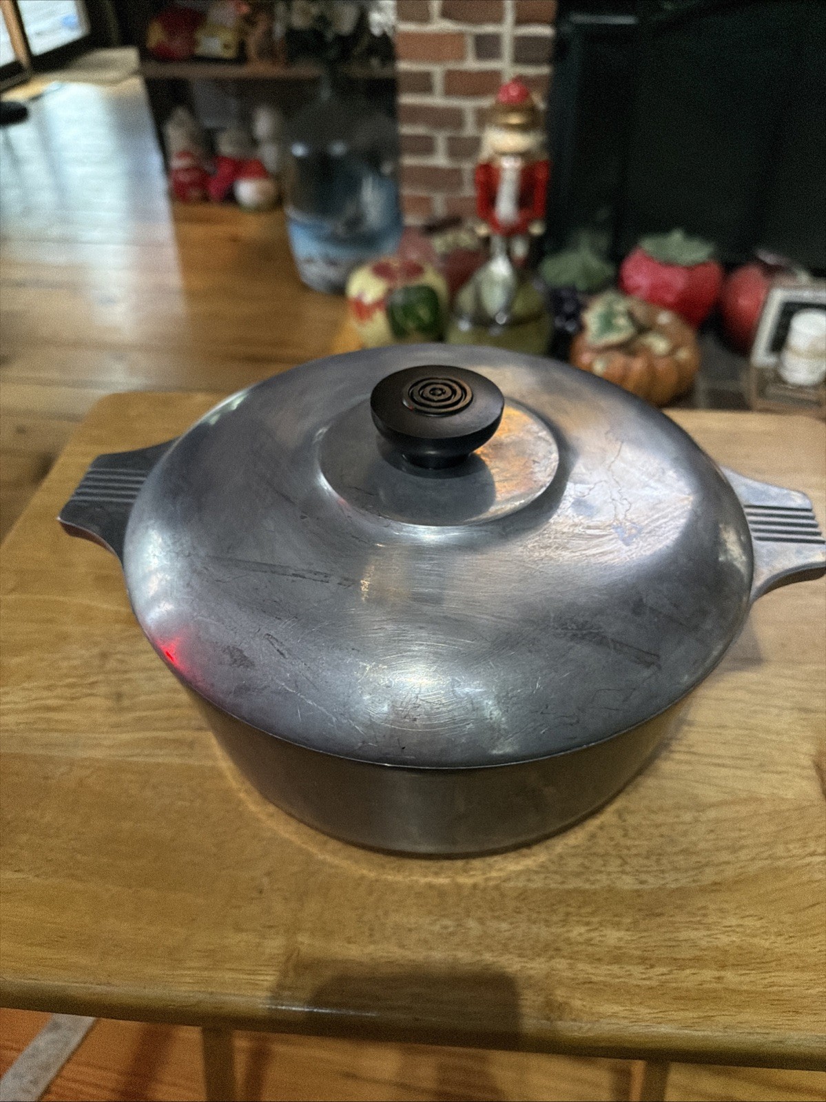 Vintage 3 Quart ( 2.8 L ) Magnalite  Cast Aluminum Dutch Oven ( Model 4056)  
