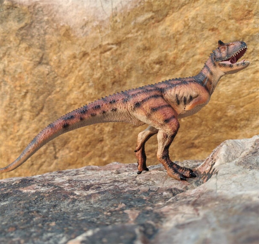 TNG Carnotaurus Jurassic World Dinosaur Animal Figure PVC Model New Stock