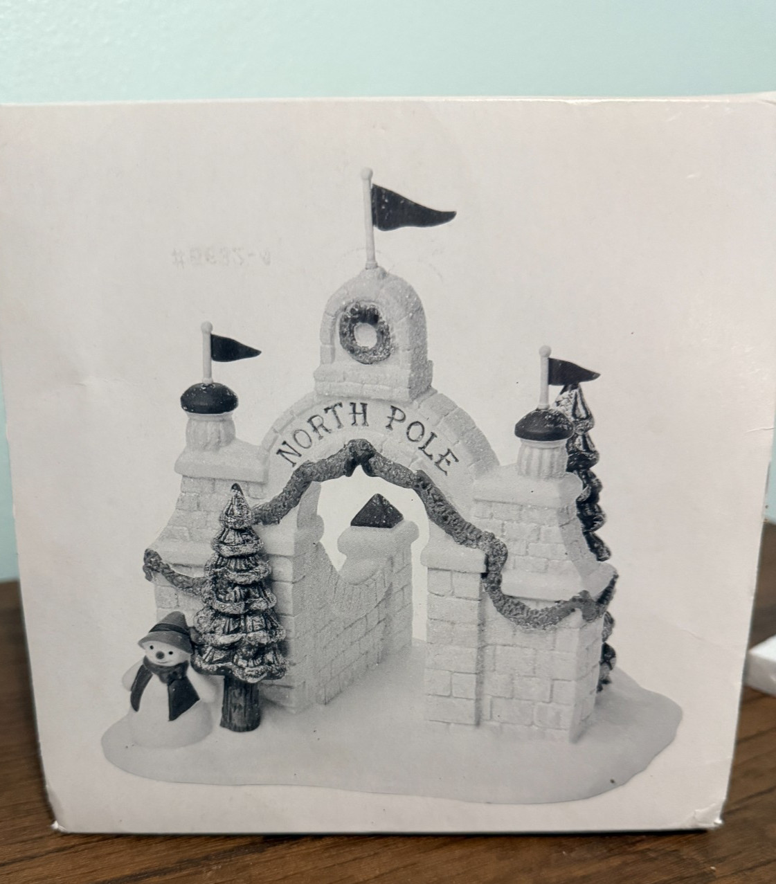 Department 56 Heritage Village North Pole Gate Porcelain Hand Painted 1998 NEW Department 56 Heritage Village North Pole Gate Porcelain Hand Painted 1998 NEW