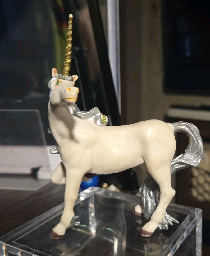 Vintage 2002 Papo Silver Unicorn PVC Figurine Vintage 2002 Papo Silver Unicorn PVC Figurine