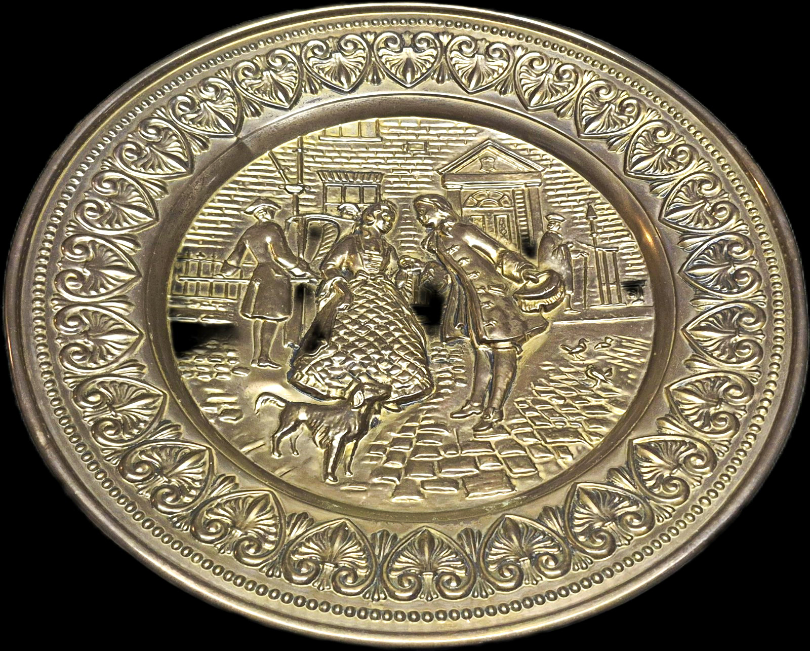 Vintage English Brass Wall Hanging Plates Set of 2 Colonial Couple Scenes 14.5\ Vintage English Brass Wall Hanging Plates Set of 2 Colonial Couple Scenes 14.5\