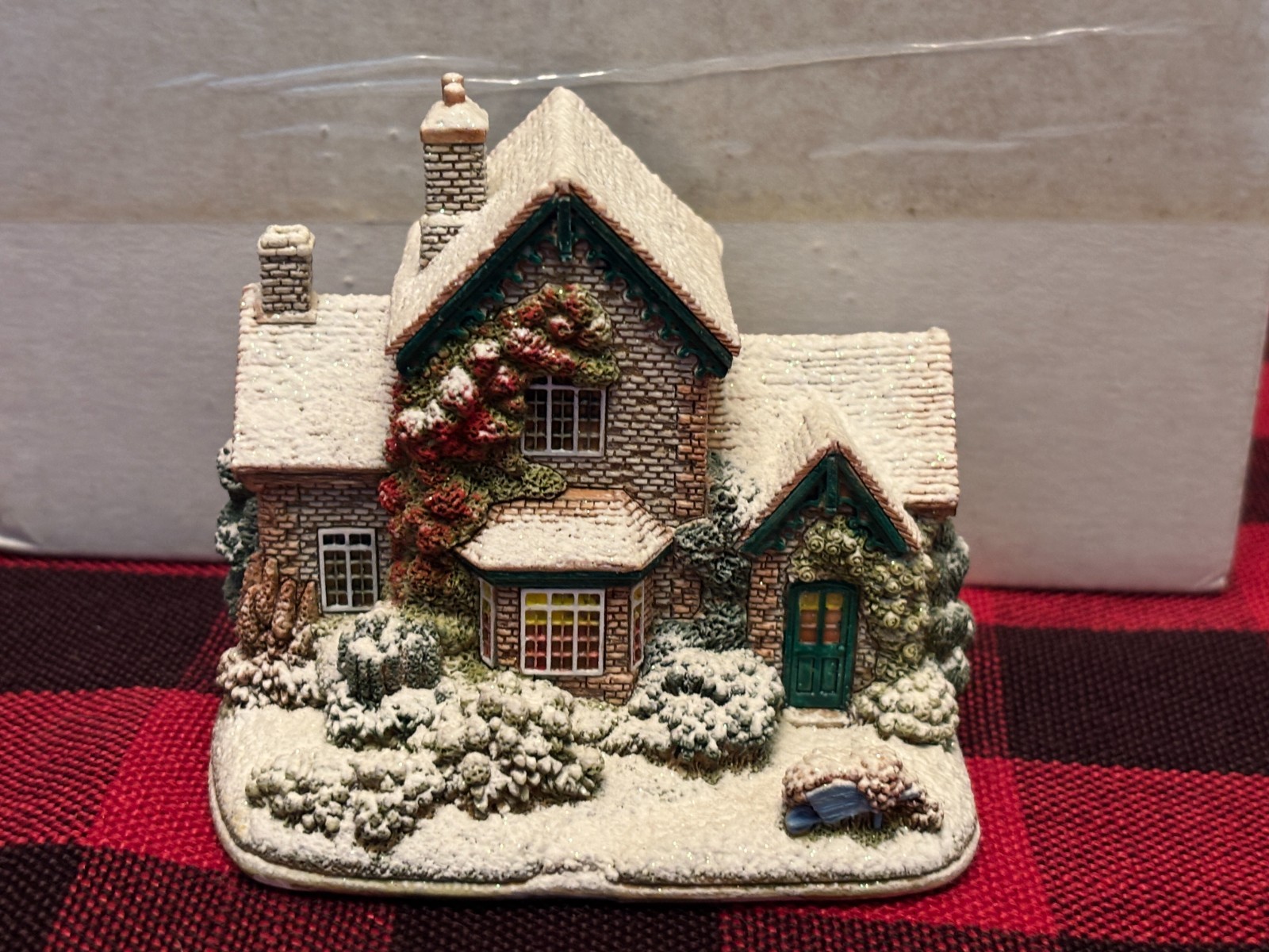 Lilliput Lane “SNOWED IN AT MUMS” Cottage ~ no deed or original box