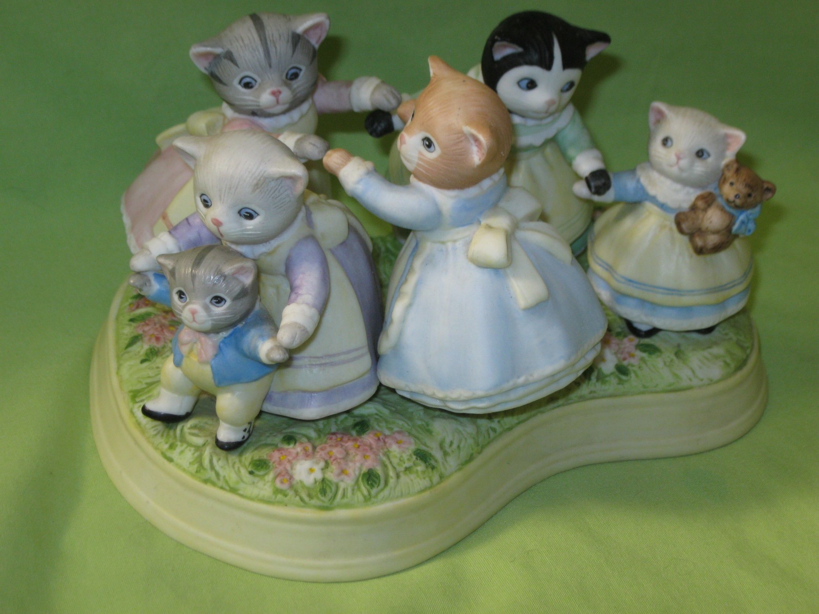 SCHMID 1993 B. Shackman KITTY CUCUMBER Large Ensemble Figurine LONDON BRIDGES