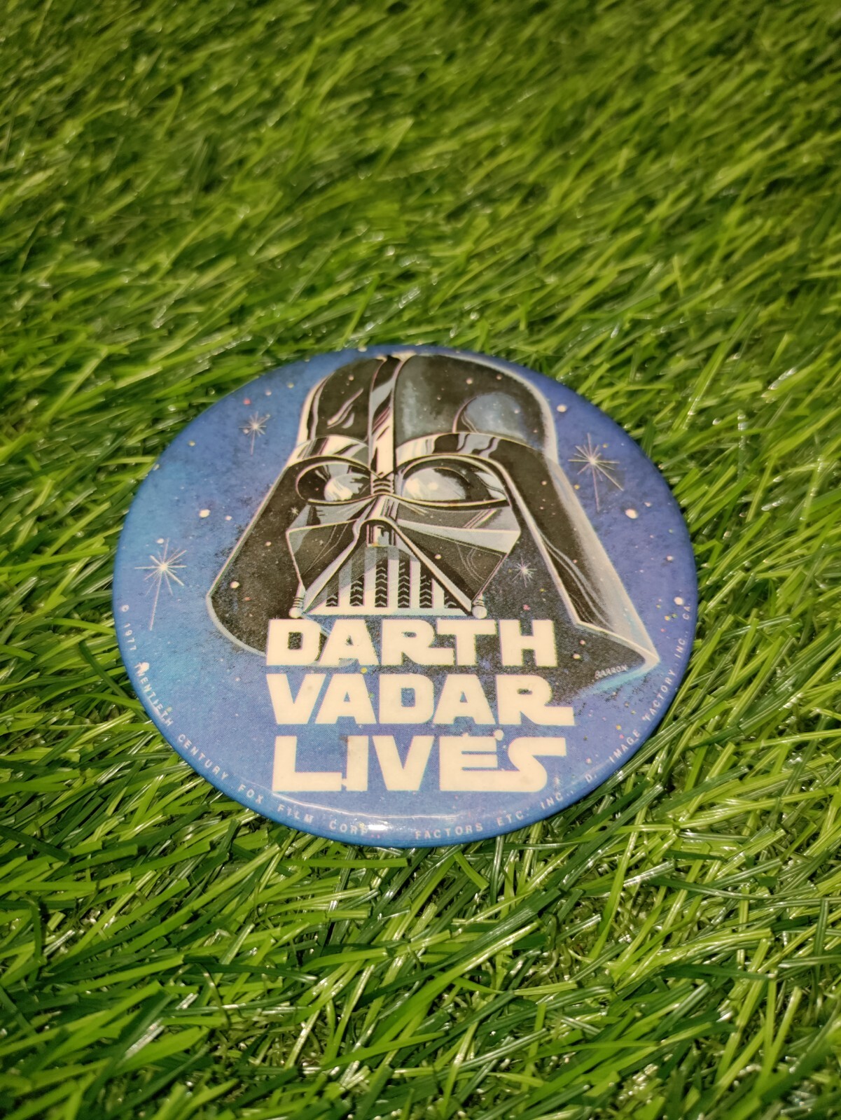 Vintage 1977 Star Wars DARTH VADER LIVES Pin Button Badge RARE Original Pinback