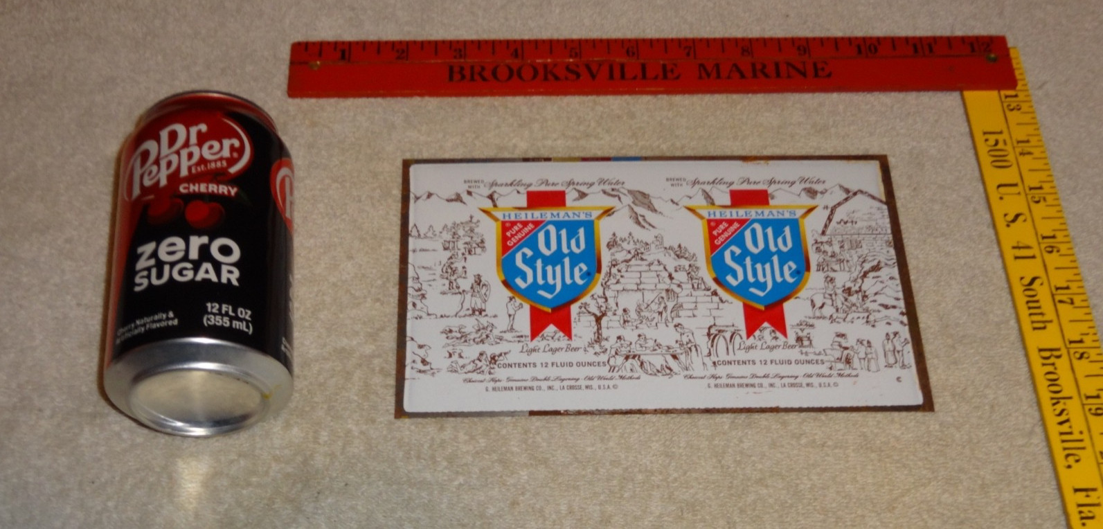 VINTAGE ANTIQUE ORIGINAL HEILEMAN\'S OLD STYLE BEER FLAT CAN METAL SIGN WISCONSIN VINTAGE ANTIQUE ORIGINAL HEILEMAN\'S OLD STYLE BEER FLAT CAN METAL SIGN WISCONSIN