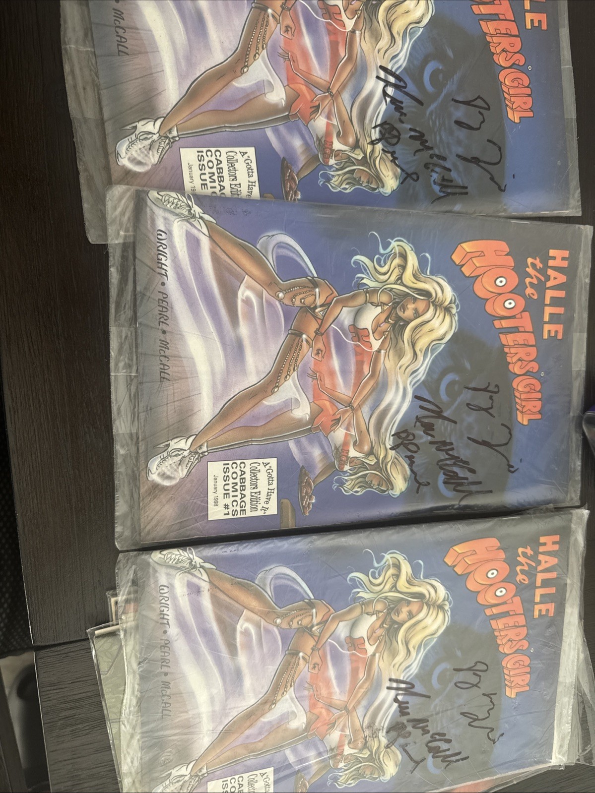 1988 HALLE The HOOTERS GIRL 1st and only issue SEALED AND SIGNED Janine Vollmer 1988 HALLE The HOOTERS GIRL 1st and only issue SEALED AND SIGNED Janine Vollmer