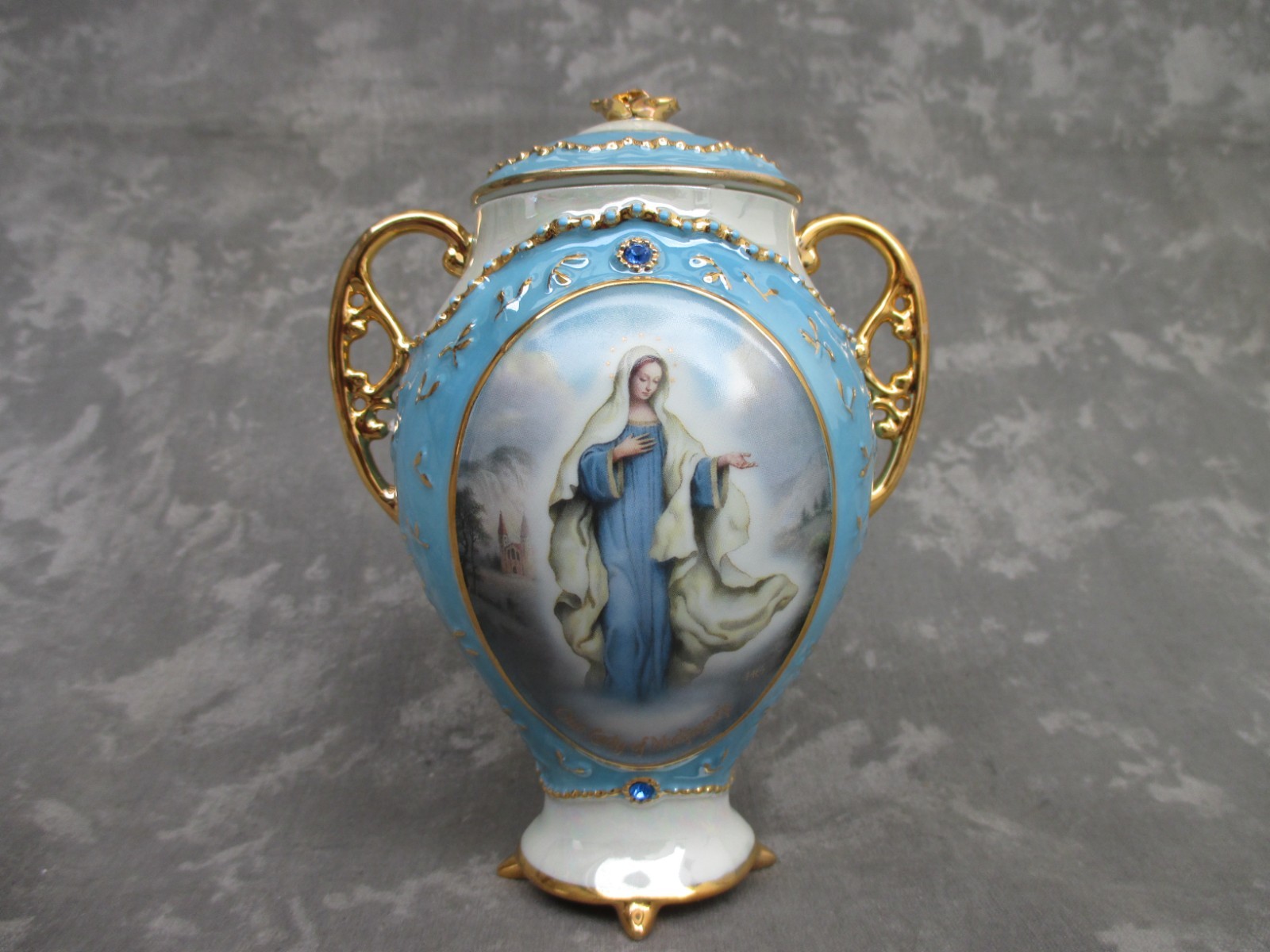 Ardleigh Elliott Visions of Mary Porcelain Music Box - Ave Marie de Lourde Ardleigh Elliott Visions of Mary Porcelain Music Box - Ave Marie de Lourde