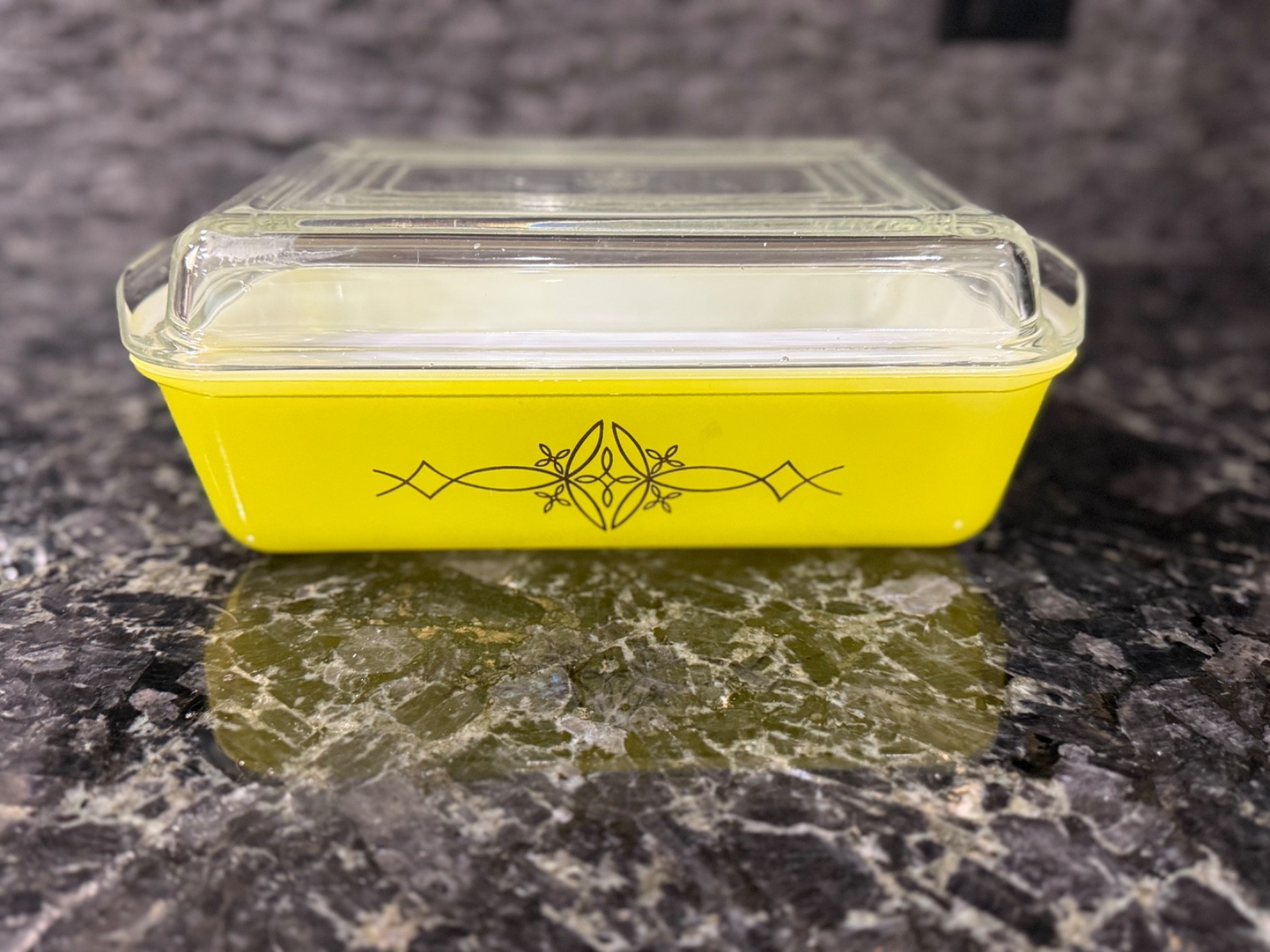 Rare Agee Pyrex Australia Kissing Frogs Golden Vector Lime Space Saver Dish