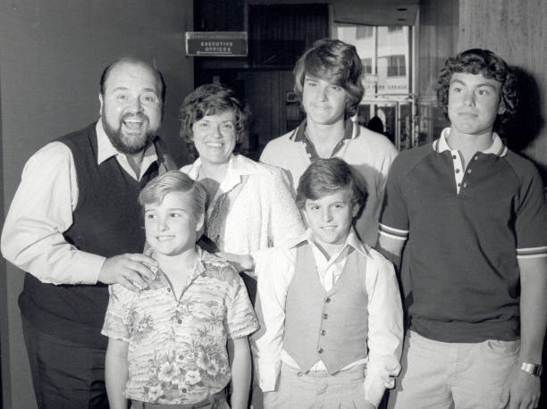 Dom DeLuise, guest, Carol DeLuise, Peter DeLuise, David DeLuise & - 1981 Photo
