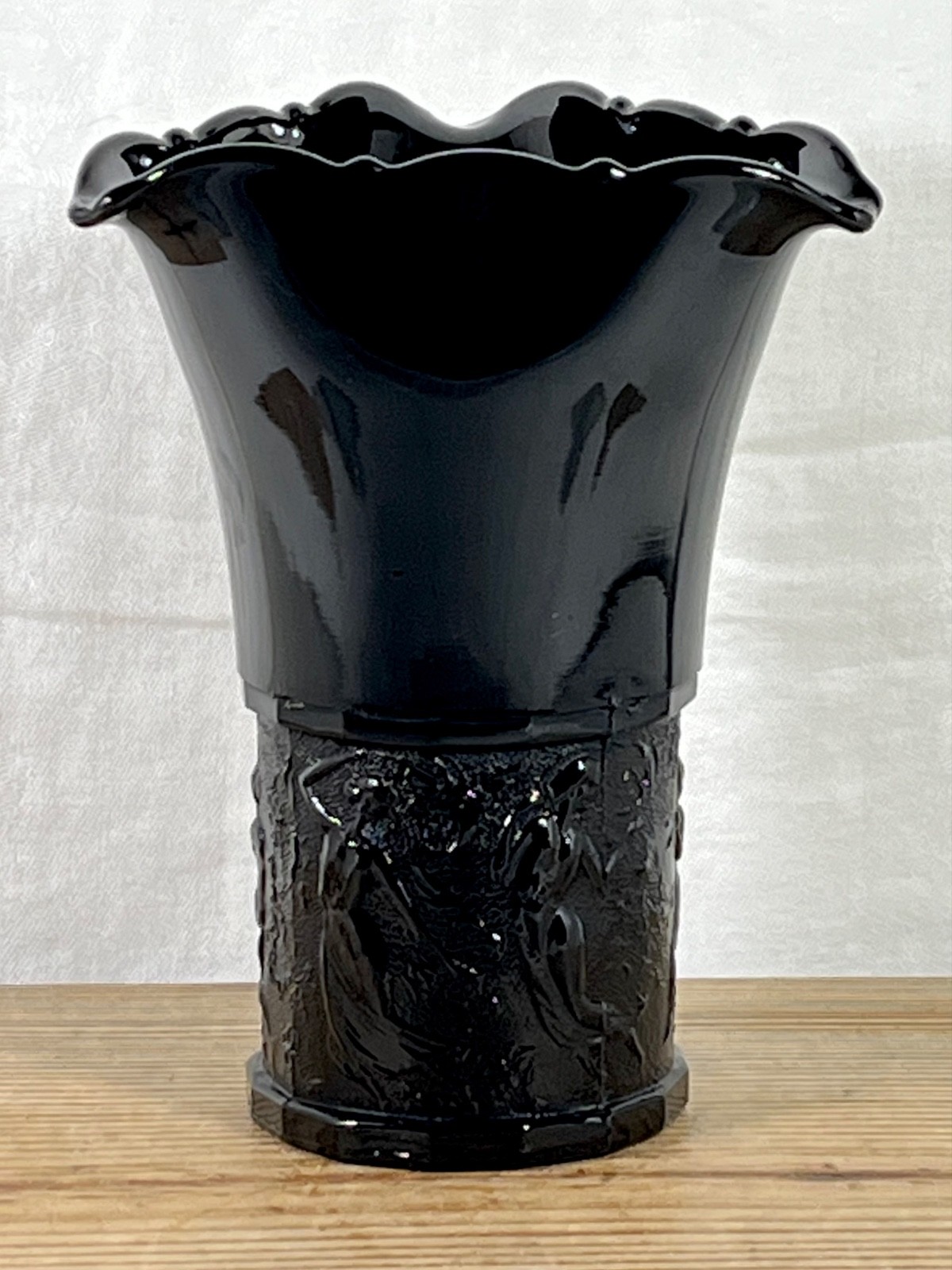 Vintage 1930s LE Smith Black Amethyst Tricorner Vase with Nymph Motif Vintage 1930s LE Smith Black Amethyst Tricorner Vase with Nymph Motif