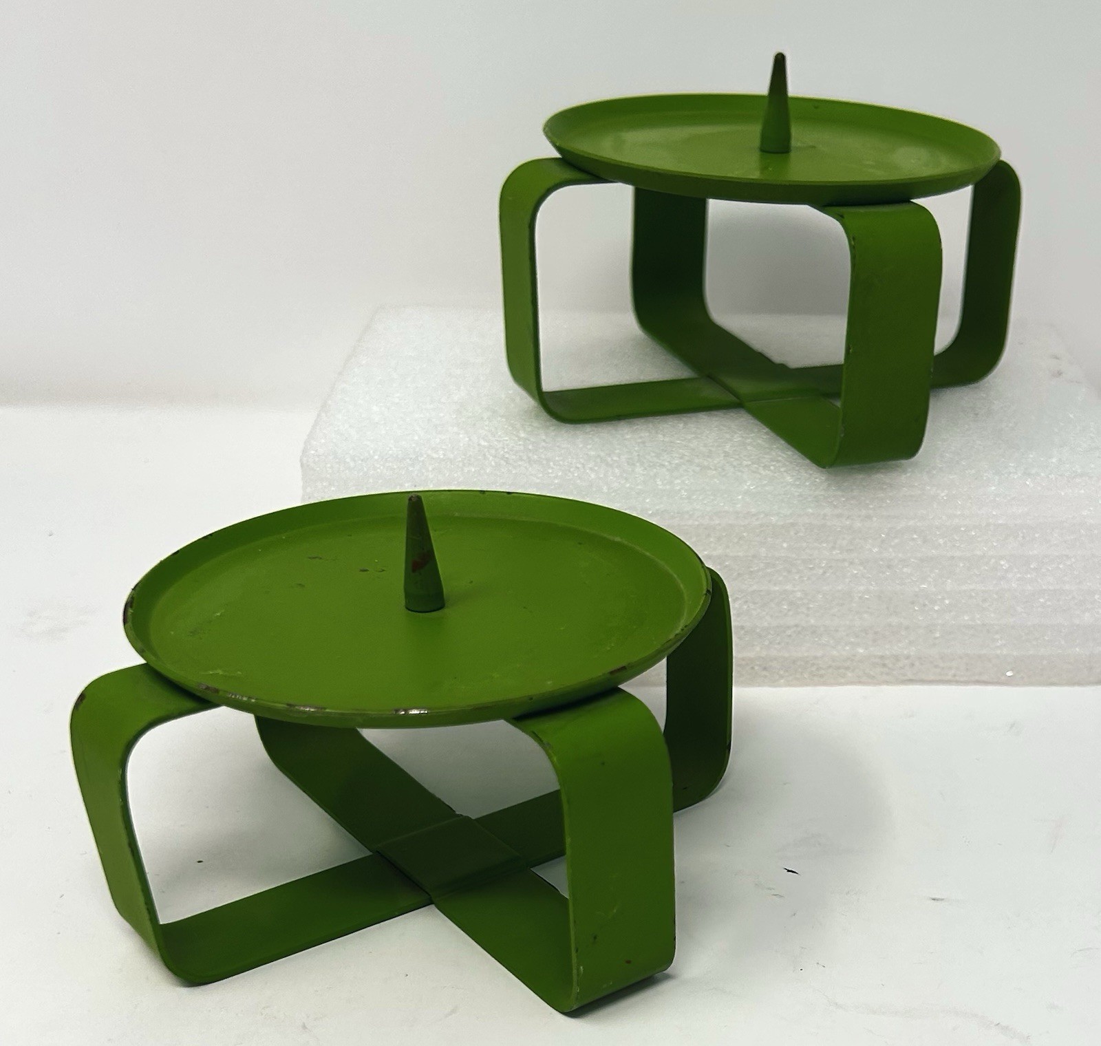 VTG MCM 60s Pair Striking Green Candle Holders Christmas Minimalist Metal Design