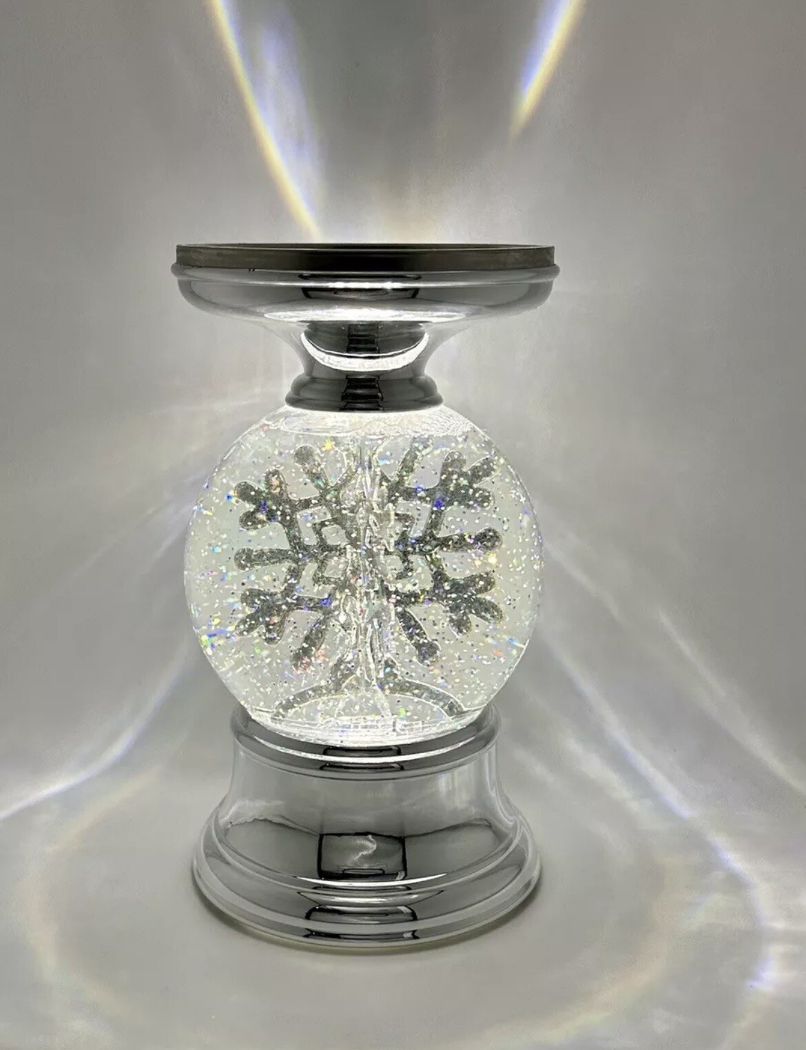 Bath & Body Works MUSICAL LIGHT UP WATER GLOBE SNOWFLAKE 3 Wick PEDESTAL VHTF Bath & Body Works MUSICAL LIGHT UP WATER GLOBE SNOWFLAKE 3 Wick PEDESTAL VHTF