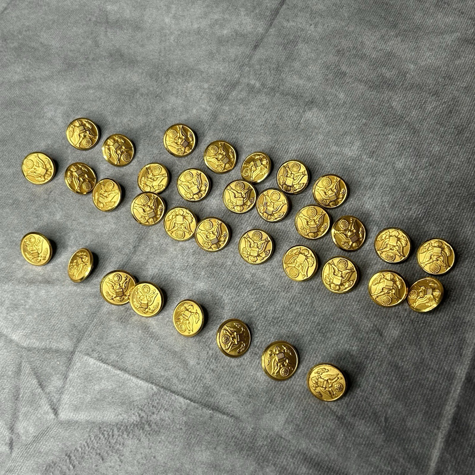 34 Waterbury W.B. Co. WWII US Army Great Seal Eagle Brass Buttons Military