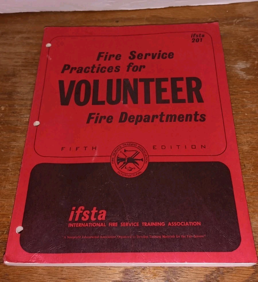 VINTAGE 1971 FIRE SERVICE PRACTICES FOR VOLUNTEER FIRE DEPARTMENTS BOOK #201 