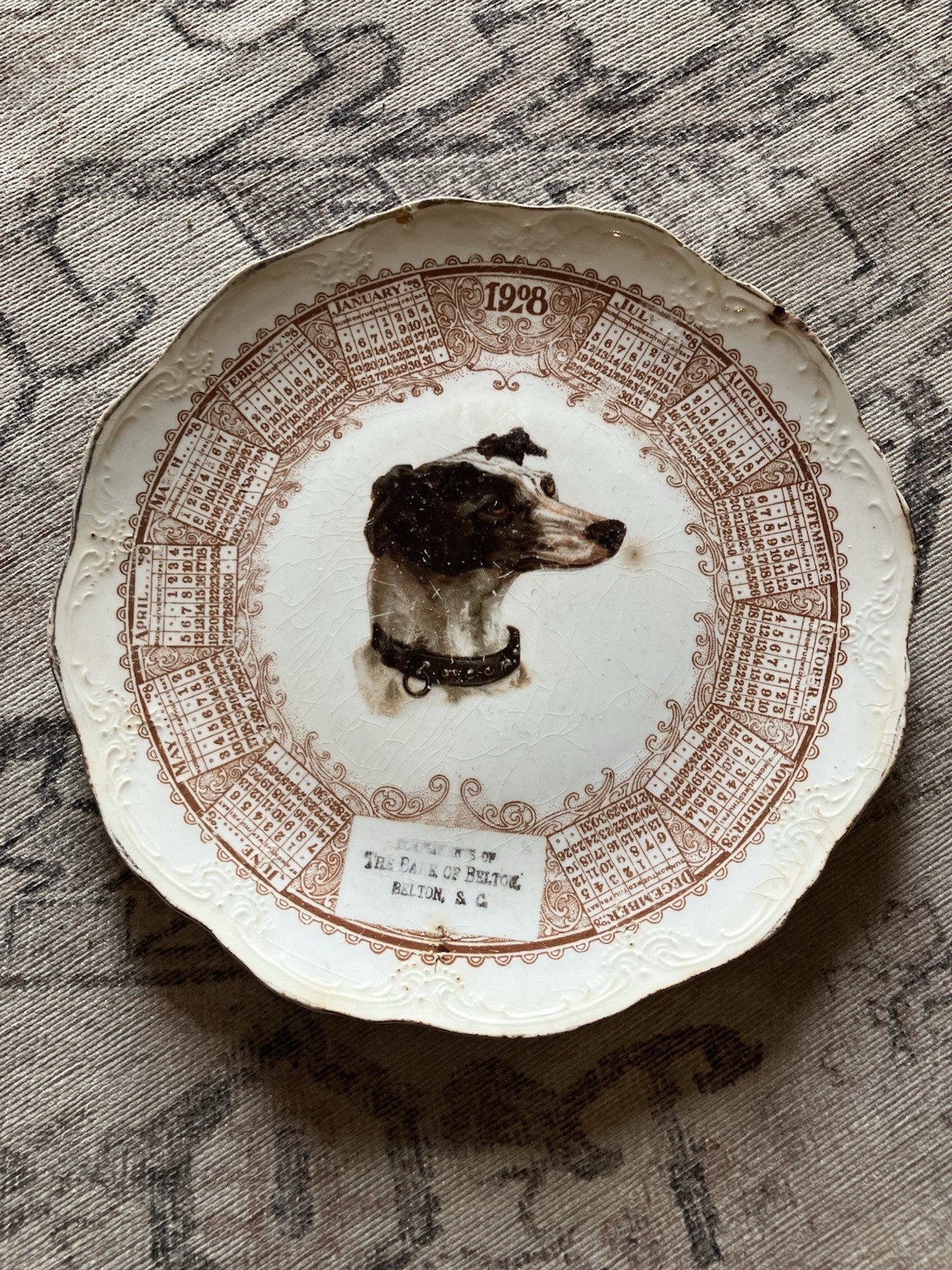 ANTIQUE BANK OF BELTON SOUTH CAROLINA 1908 CALENDAR CERAMIC PLATE WITH DOG