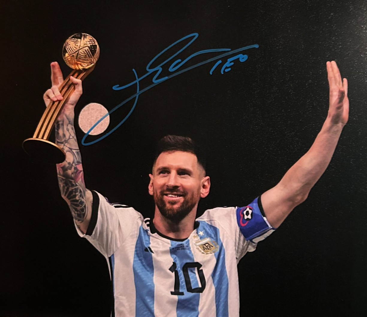 LIONEL MESSI Signed Original 8x10