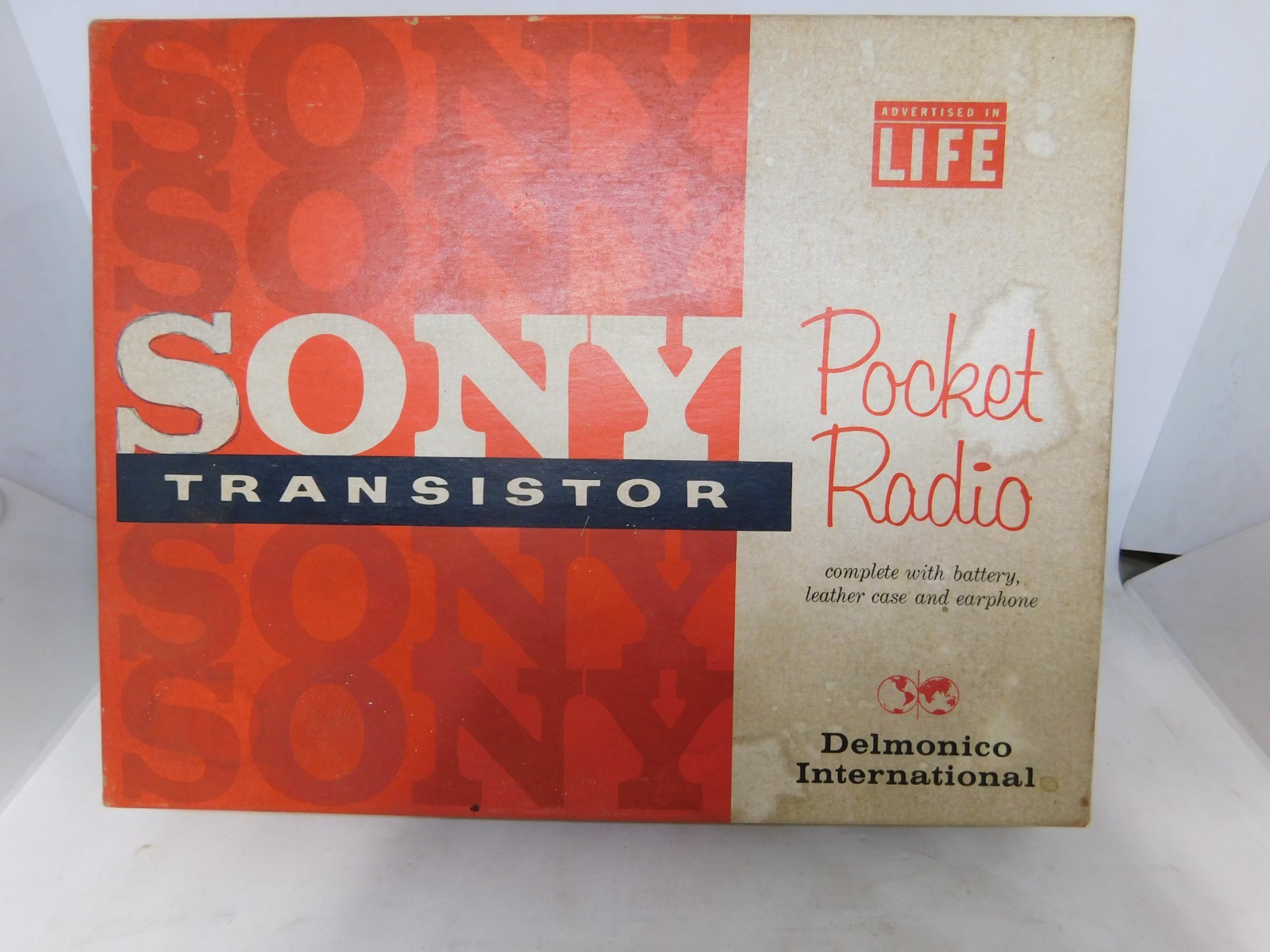 SONY Transistor Pocket Radio, Model Super-Thin TR-810 SONY Transistor Pocket Radio, Model Super-Thin TR-810