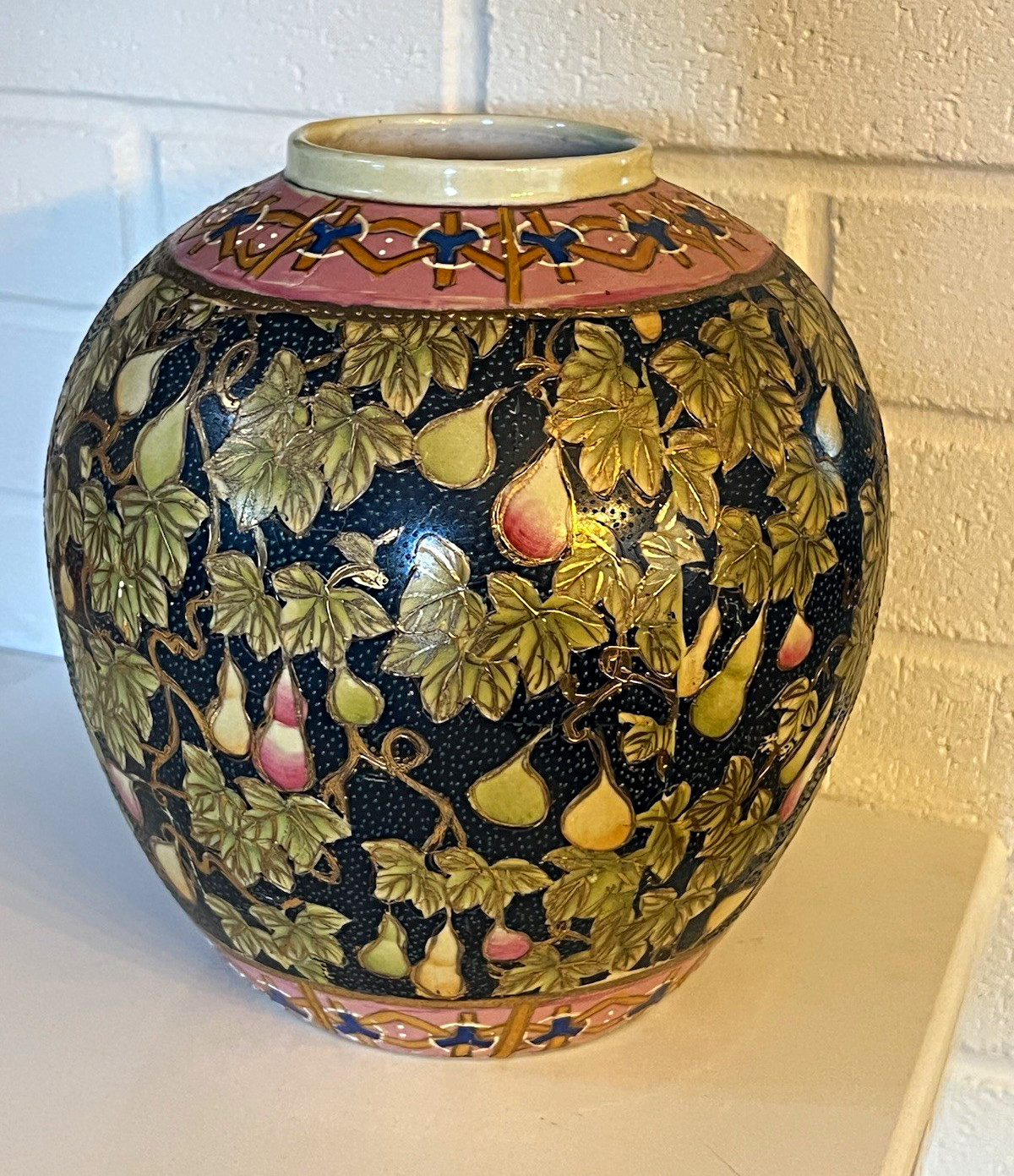 Vintage Chinese Chinoiserie Porcelain Hand Painted Fruit Vase Vintage Chinese Chinoiserie Porcelain Hand Painted Fruit Vase