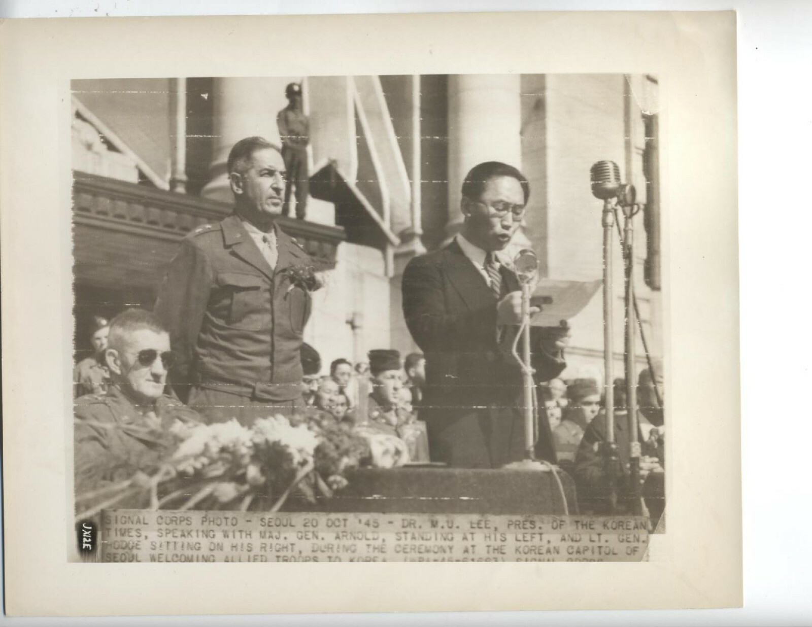 1945 SEOUL KOREA VINTAGE PHOTO MAJ. GEN ARNOLD ALLIED TROOPS WELCOMING 8X10