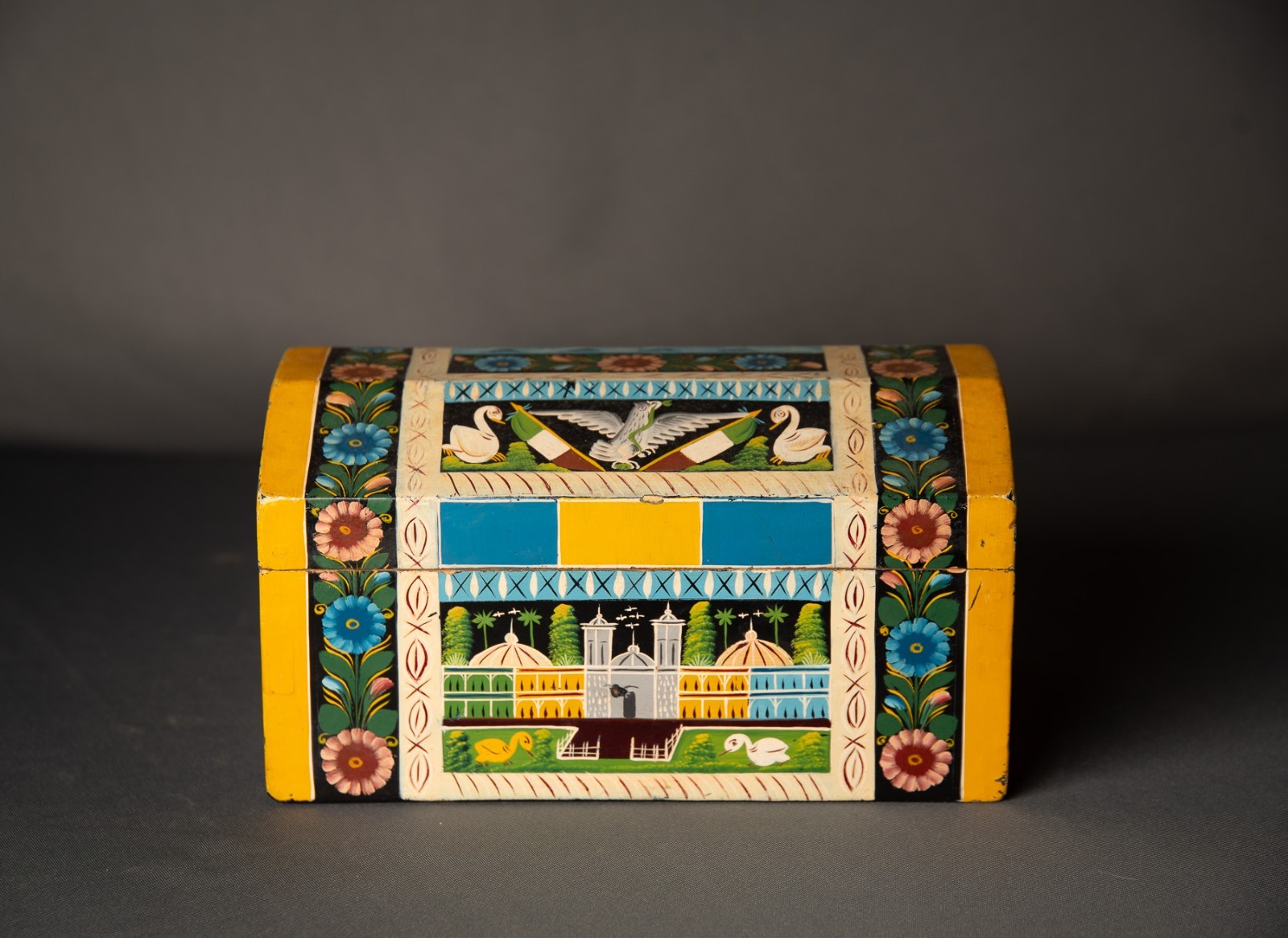 Vintage Mexican Olinala Lacquered Wood Box