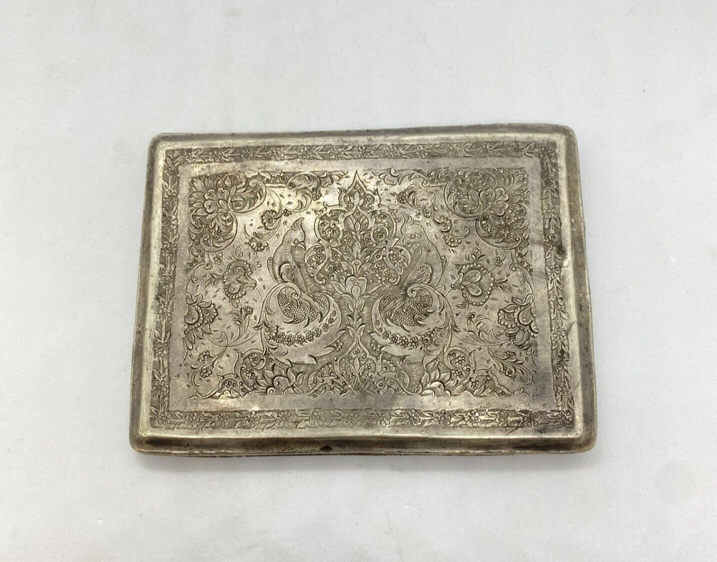 The makeup box 84-carat, hand-carved Flour with rare ancient Eastern decorations