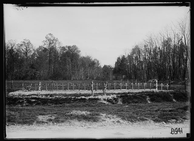 Photo:Chateau-Thierry France 1919 American Cemetery WWI 50 Graves Crosses