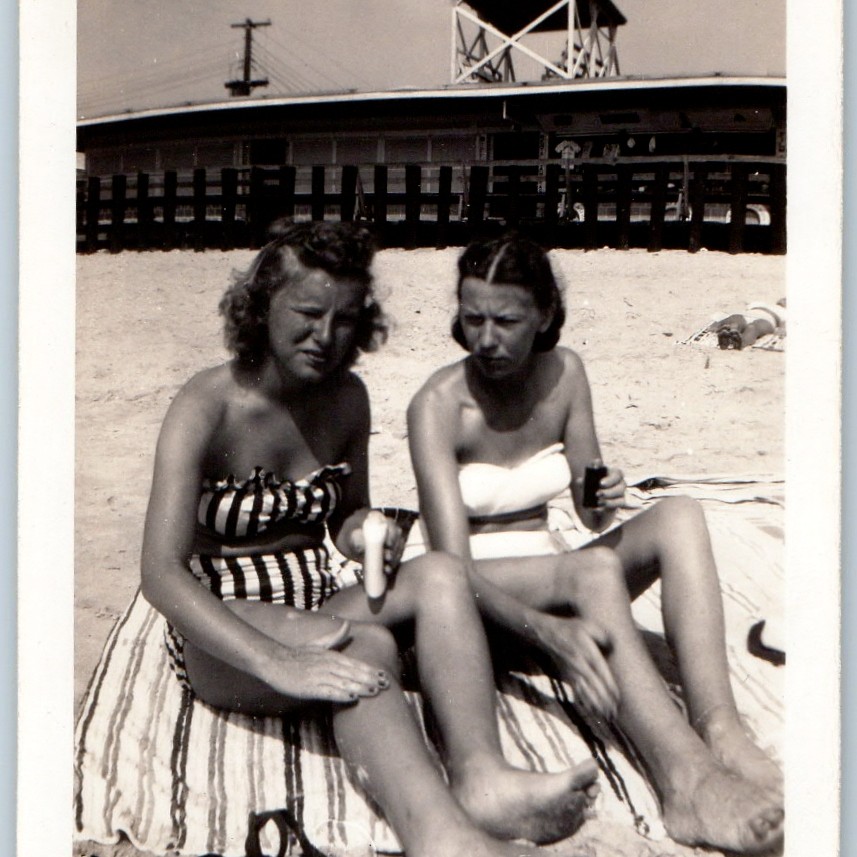 c1940s Two Cute Women Swimsuits Beach 5\ c1940s Two Cute Women Swimsuits Beach 5\