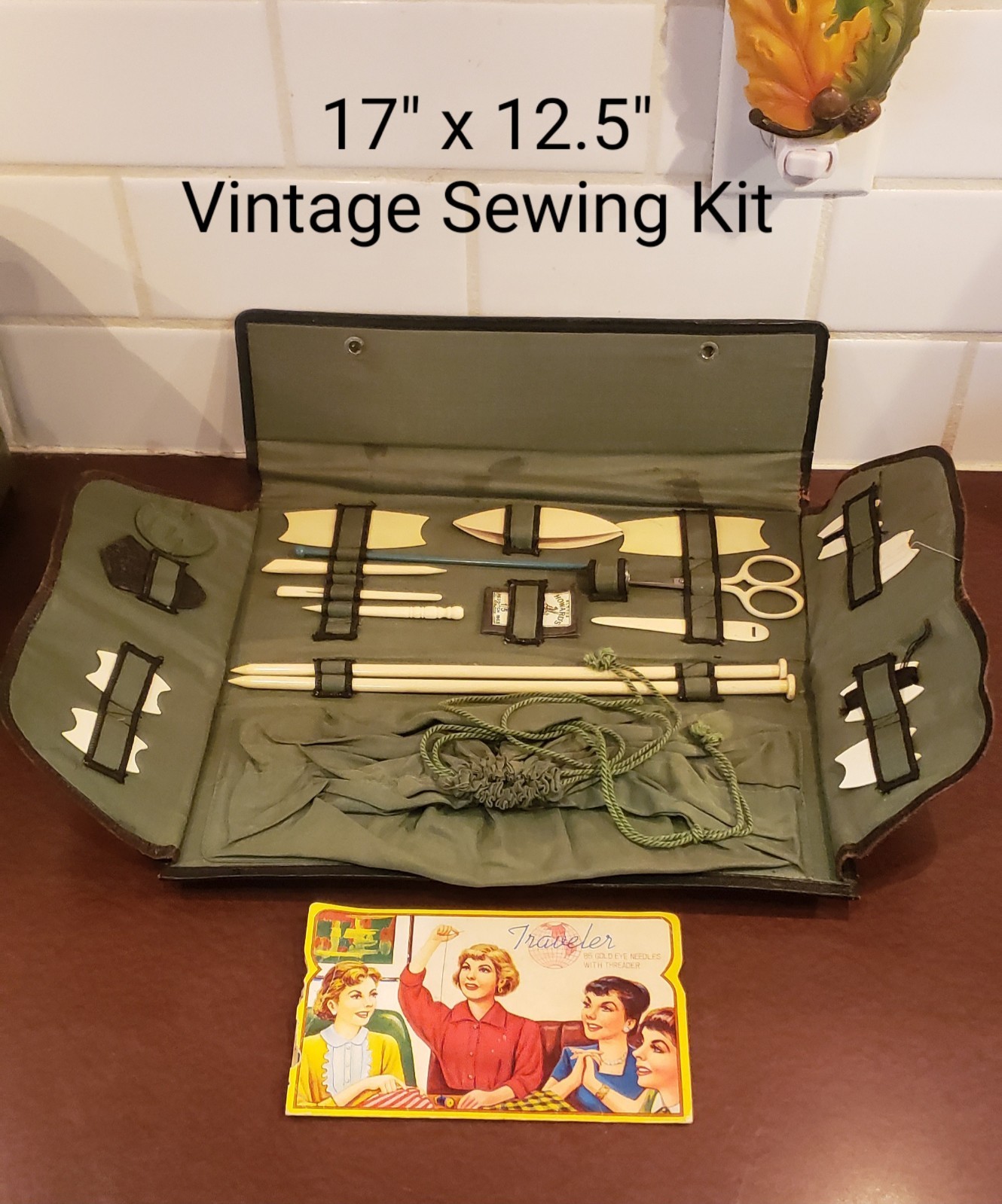 Vintage Tri Fold Sewing and Knitting Kit Tools Snap Closure 17\