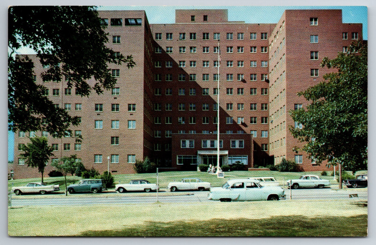 Vintage Postcard OK Oklahoma City Veterans Administration Hospital 50s Car -2893