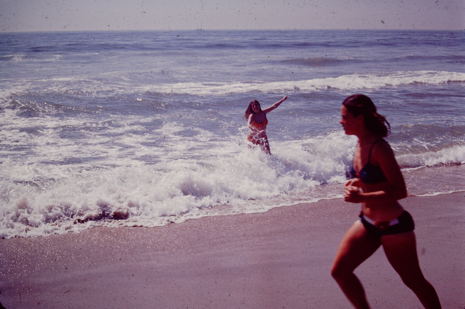 APRIL 1971 Woman On The Beach Fotomat Slide BJ-D APRIL 1971 Woman On The Beach Fotomat Slide BJ-D