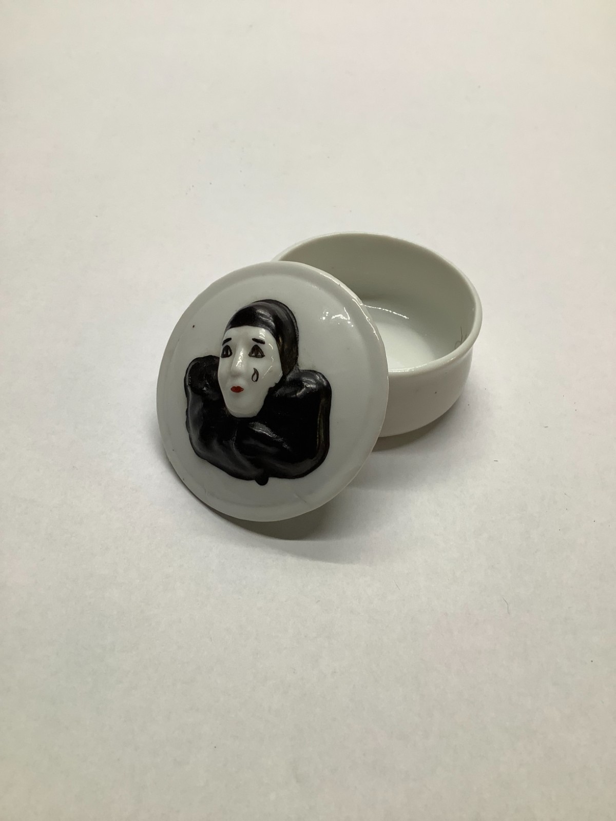 Vintage Crying Clown Trinket Box White Porcelain Powder Make-Up Container Vintage Crying Clown Trinket Box White Porcelain Powder Make-Up Container