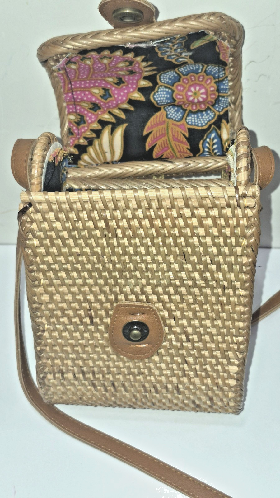 VTG Handwoven Bali Rattan Crossbody Purse Batik Lined Wicker Boho Bag