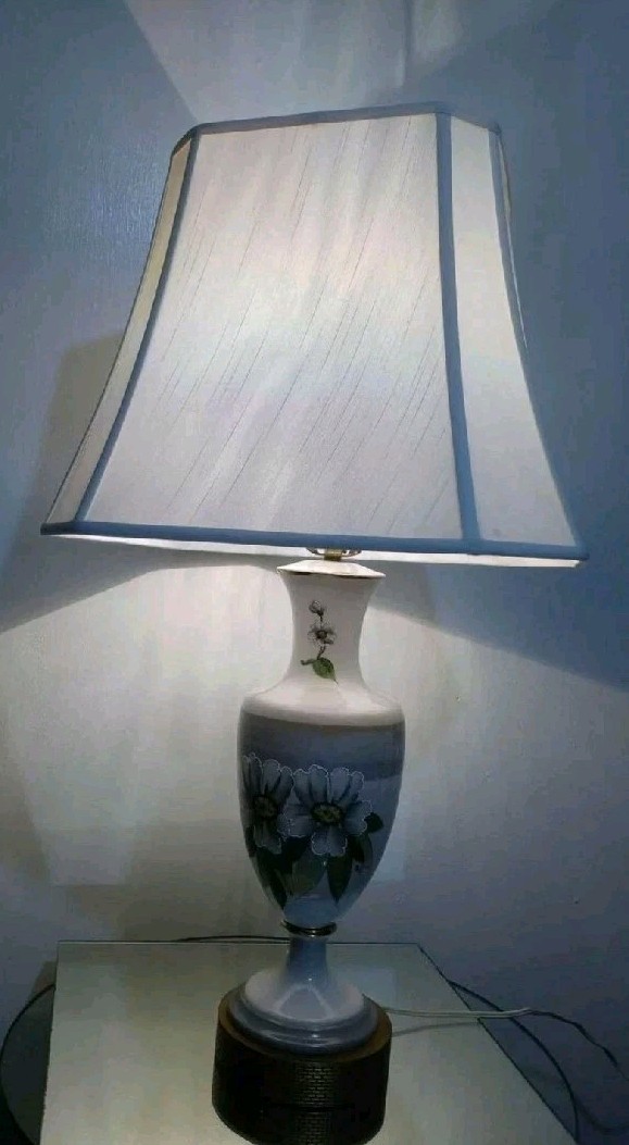 Signed - Hand Painted Porcelain Table Lamp / NO SHADE 28\ Signed - Hand Painted Porcelain Table Lamp / NO SHADE 28\