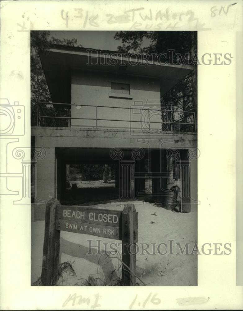 1980 Press Photo Signs warn that the beach is closed at Bogue Falaya Park. 1980 Press Photo Signs warn that the beach is closed at Bogue Falaya Park.