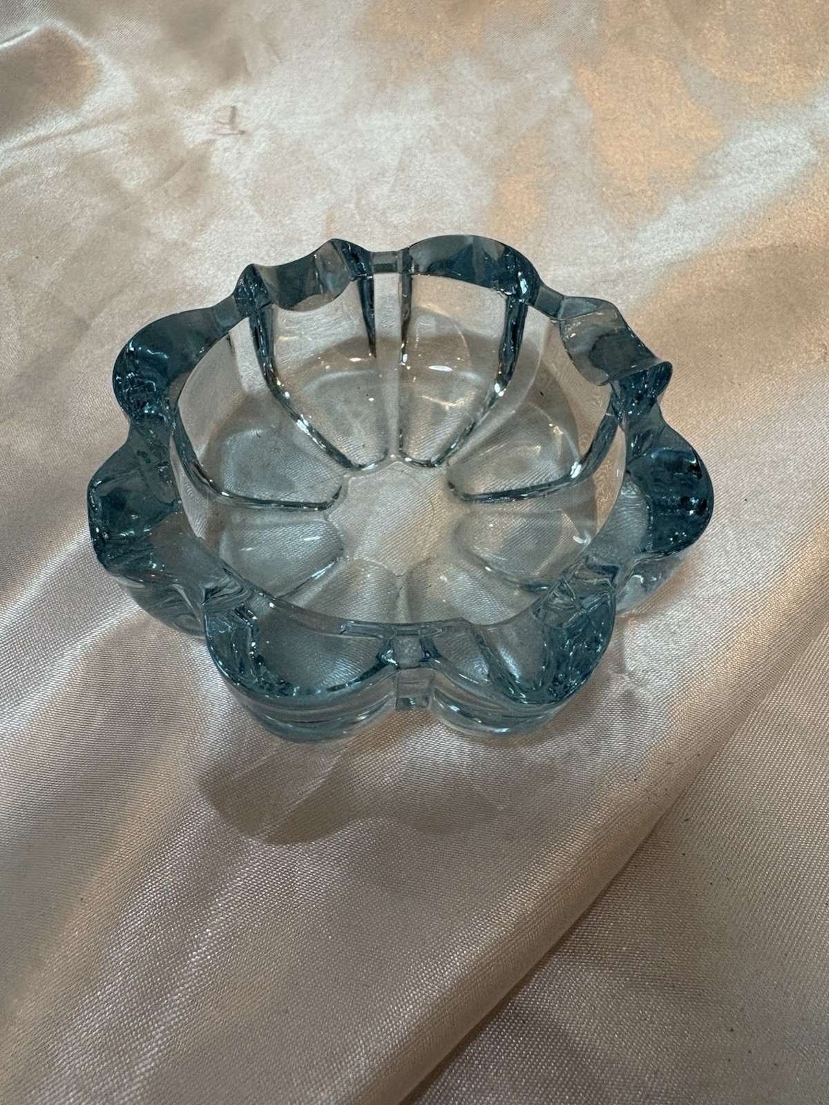 Vintage Fosteria Blue Glass Blossom Ashtry Vintage Fosteria Blue Glass Blossom Ashtry