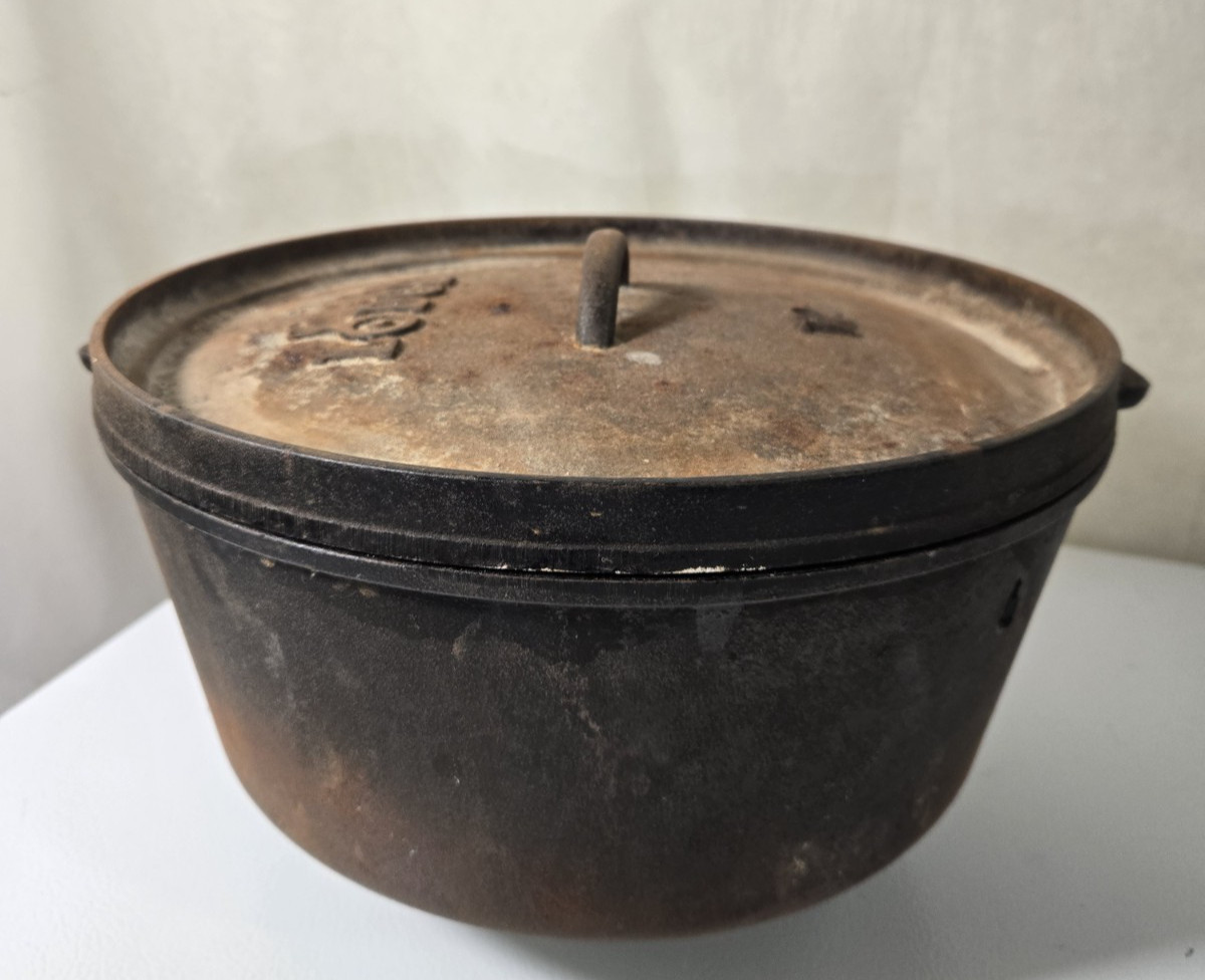 Vtg Lodge 12 Cast Iron Camp 3 leg Dutch Oven Cast Iron Pot ready to restoration
