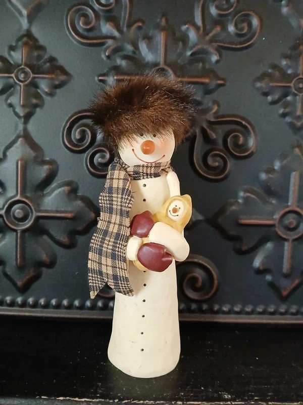Unbranded Heavy Resin Female Snowman with Baby 6.5 inches tall with Furry Hat Unbranded Heavy Resin Female Snowman with Baby 6.5 inches tall with Furry Hat