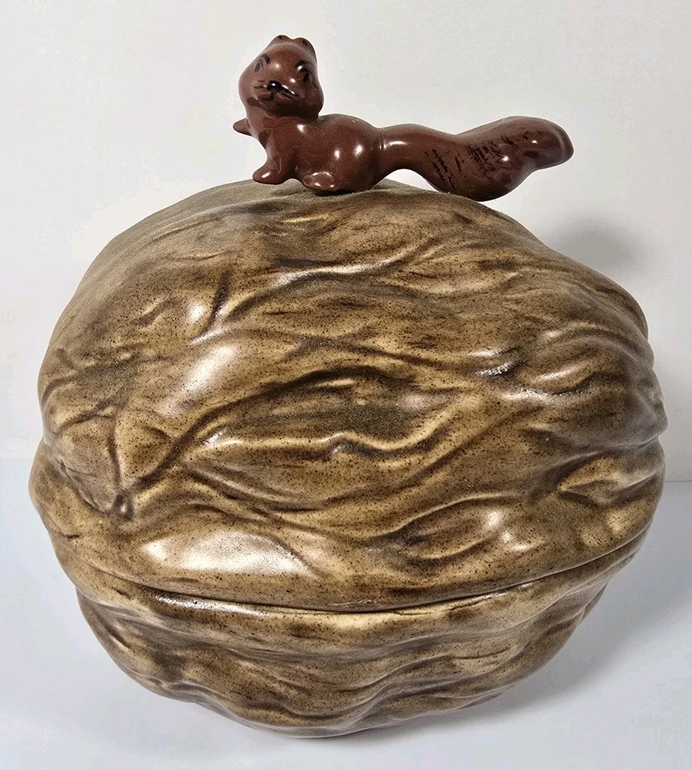 Vintage Arnels Ceramics Squirrel On A Walnut Date Of 1970 Brown Nut Bowl/ Dish 