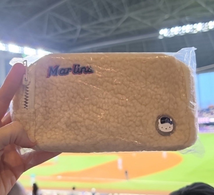 Miami Marlins Hello Kitty *Game Giveaway* Collectible Zip Bag 2026 vs Dodgers